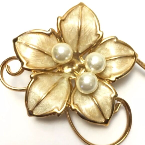 Vintage "ENAMEL Faux Pearl FLOWER" Brooch - Picture 2 of 8